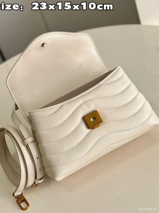 First bag ru HOLD VUITTON ME LOUIS 0801